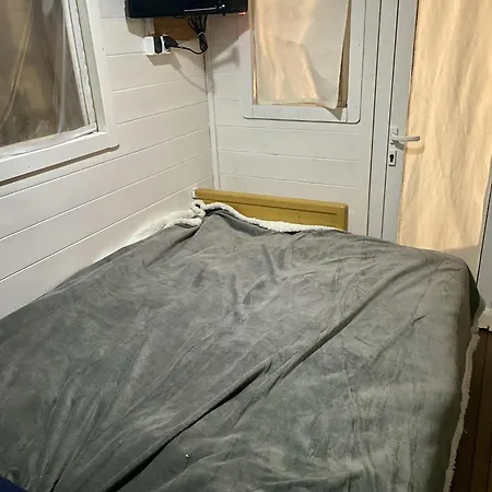 Botel Vic And Sunny's Houseboat *