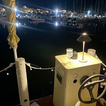 Botel Vic And Sunny's Houseboat Alghero