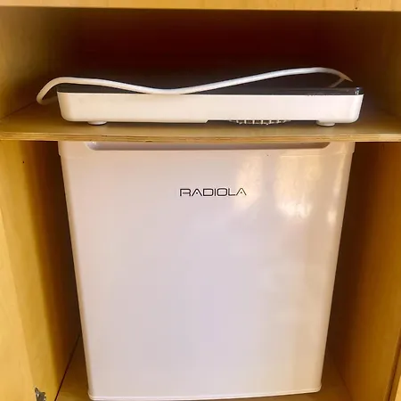 Vic And Sunny's Houseboat Botel